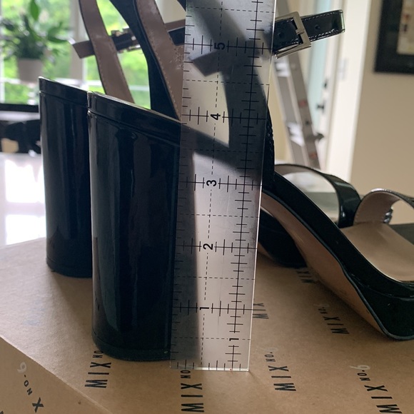 Strappy high heeled sandal - Picture 5 of 5